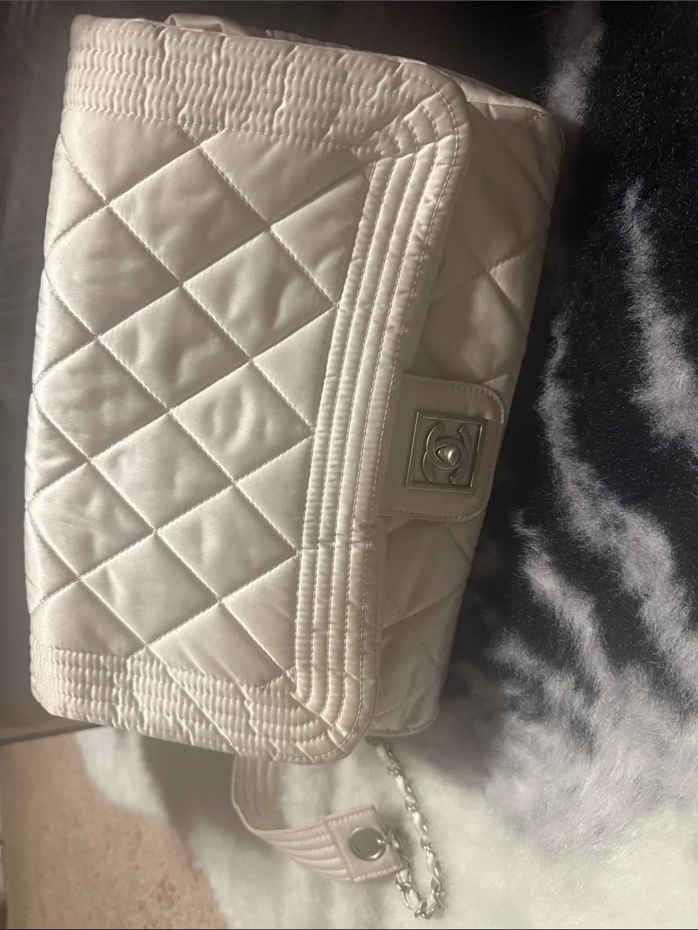 Quilted Cream backpack with part Chain Strap